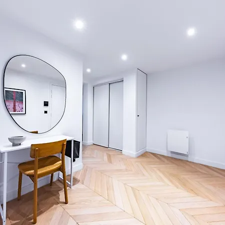 Brand New 3 Bedrooms Facing Madeleine/st Honore * Parigi
