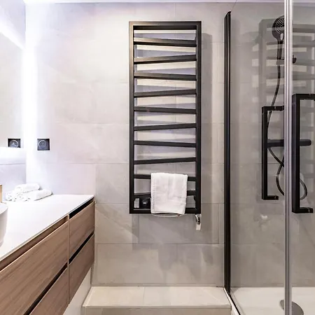 Brand New 3 Bedrooms Facing Madeleine/st Honore Appartamento
