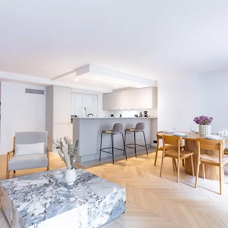 Brand New 3 Bedrooms Facing Madeleine/st Honore דירה *