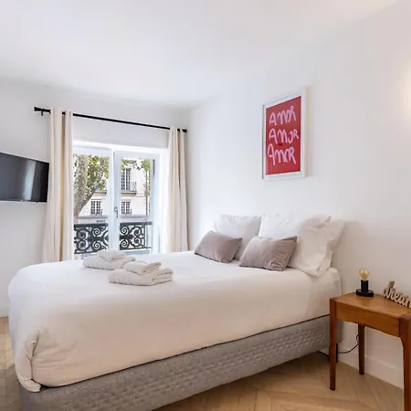 Brand New 3 Bedrooms Facing Madeleine/st Honore * Parigi
