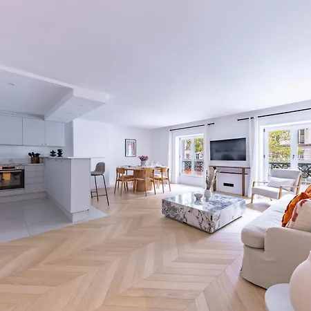 Brand New 3 Bedrooms Facing Madeleine/st Honore דירה פריז