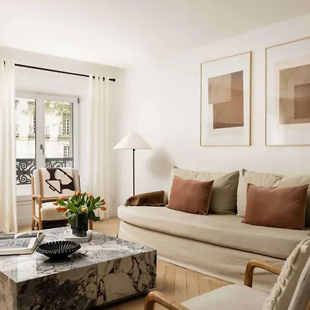 Brand New 3 Bedrooms Facing Madeleine St Honoré Apartment *
