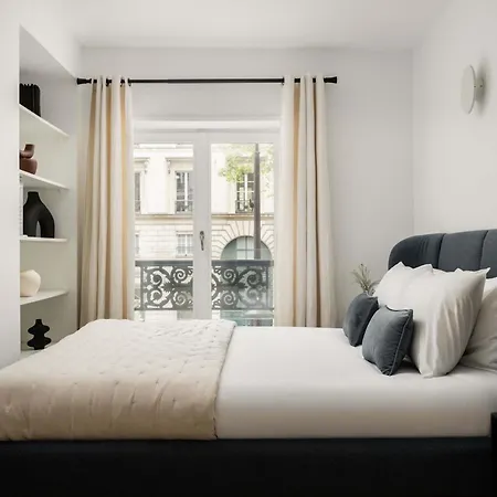 Brand New 3 Bedrooms Facing Madeleine St Honoré Apartment
