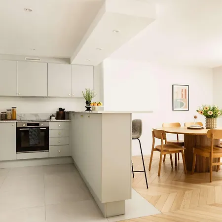 Brand New 3 Bedrooms Facing Madeleine St Honoré Apartment