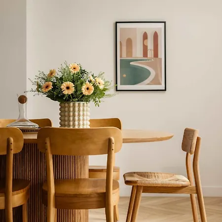 Brand New 3 Bedrooms Facing Madeleine St Honoré Apartment *