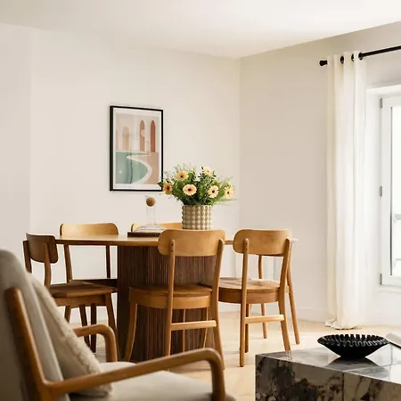 Brand New 3 Bedrooms Facing Madeleine St Honoré Paris