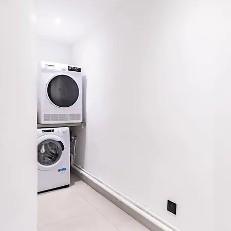 Brand New 3 Bedrooms Facing Madeleine St Honoré Apartment Paris