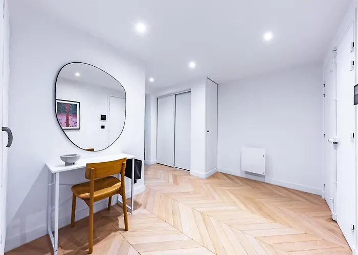 Brand New 3 Bedrooms Facing Madeleine St Honore * Paris