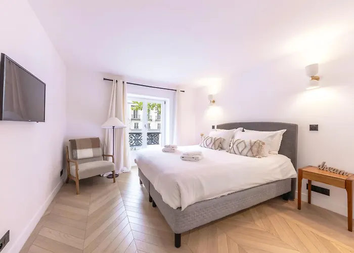 Brand New 3 Bedrooms Facing Madeleine St Honore Apartamento Paris