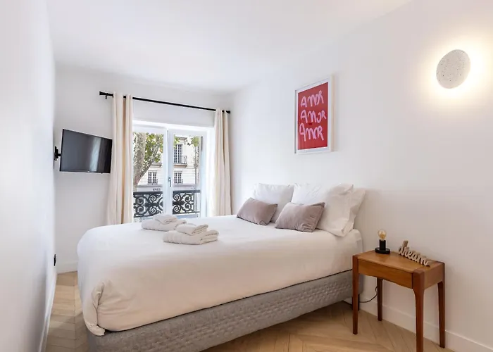 Brand New 3 Bedrooms Facing Madeleine St Honore * Paris