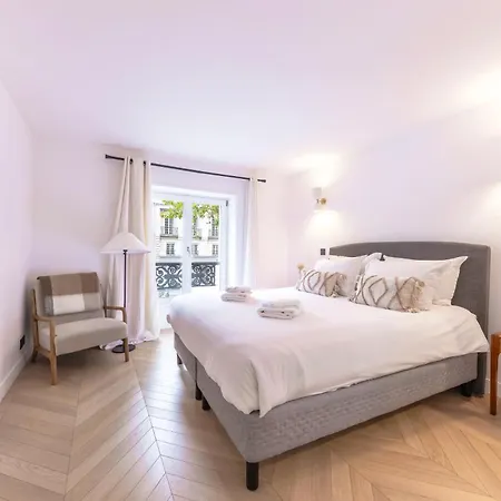 Brand New 3 Bedrooms Facing Madeleine St Honore Apartment Paris