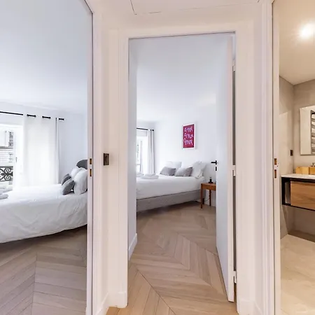 Brand New 3 Bedrooms Facing Madeleine St Honore * Paris